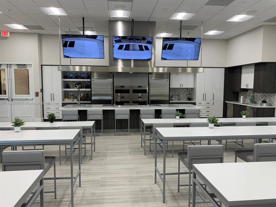 Vendido Recientemente: $550,000 (3 camas, 2 baños, 1750 Pies cuadrados)