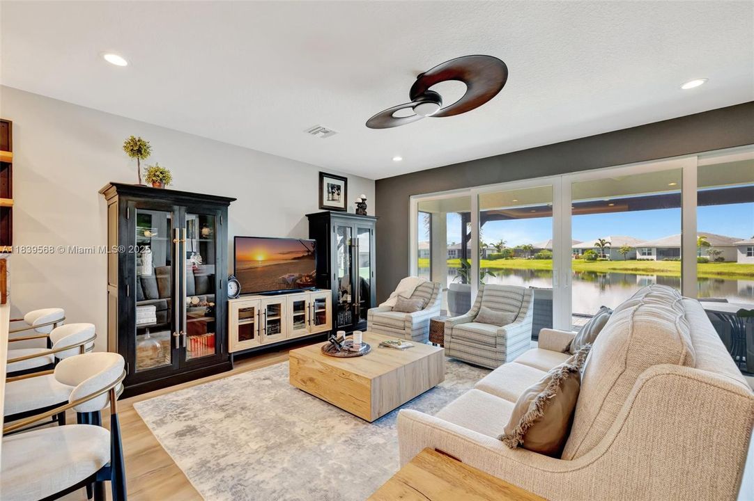 Vendido Recientemente: $550,000 (3 camas, 2 baños, 1750 Pies cuadrados)