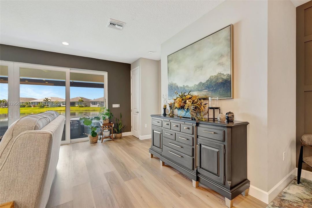 Vendido Recientemente: $550,000 (3 camas, 2 baños, 1750 Pies cuadrados)