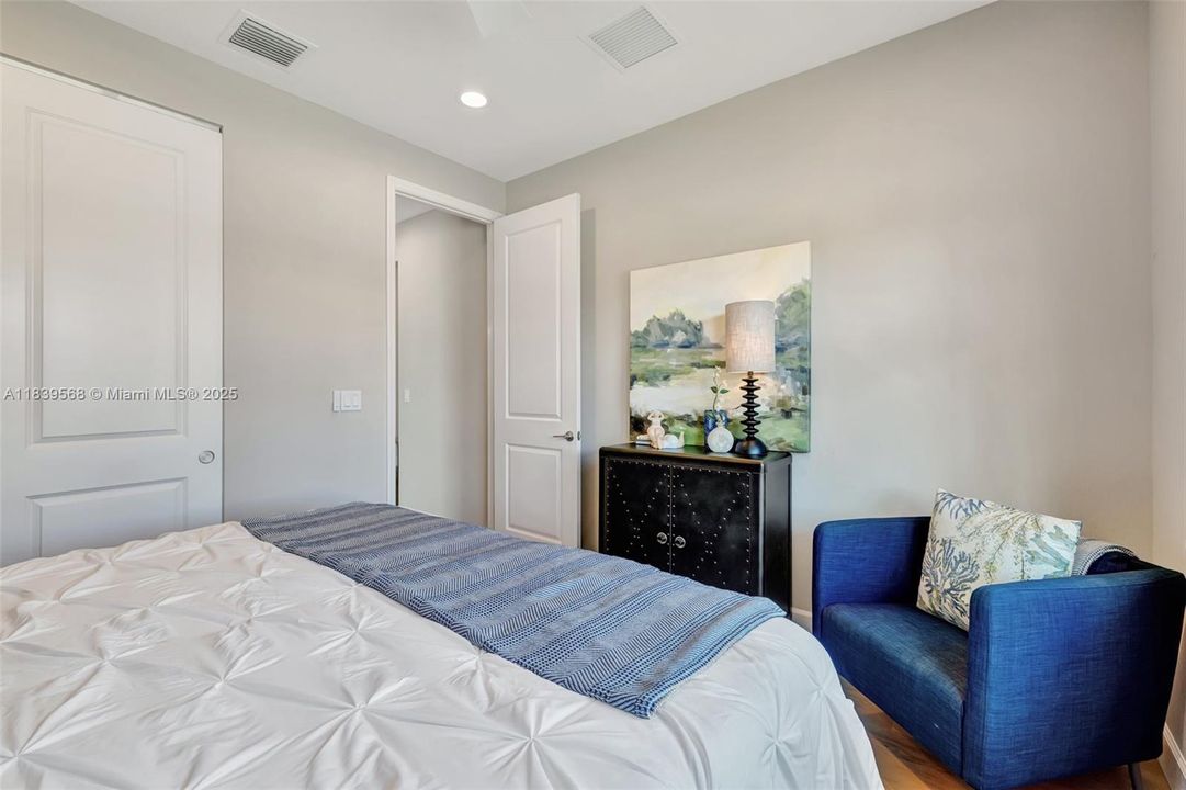 Vendido Recientemente: $550,000 (3 camas, 2 baños, 1750 Pies cuadrados)