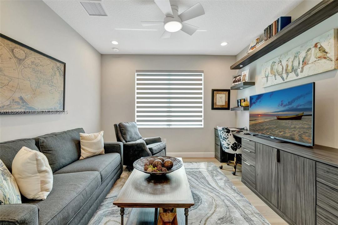 Vendido Recientemente: $550,000 (3 camas, 2 baños, 1750 Pies cuadrados)