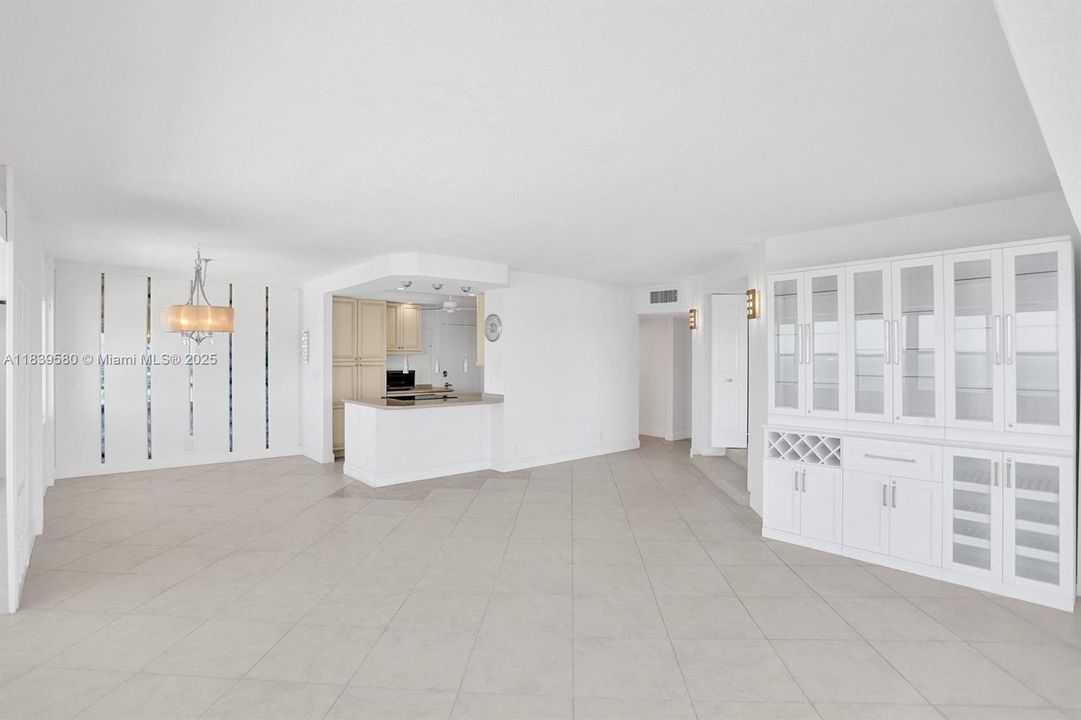 Vendido Recientemente: $879,000 (3 camas, 2 baños, 1600 Pies cuadrados)