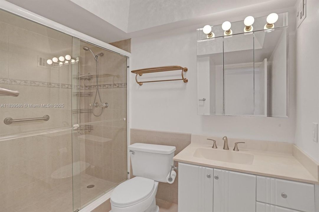 Vendido Recientemente: $879,000 (3 camas, 2 baños, 1600 Pies cuadrados)