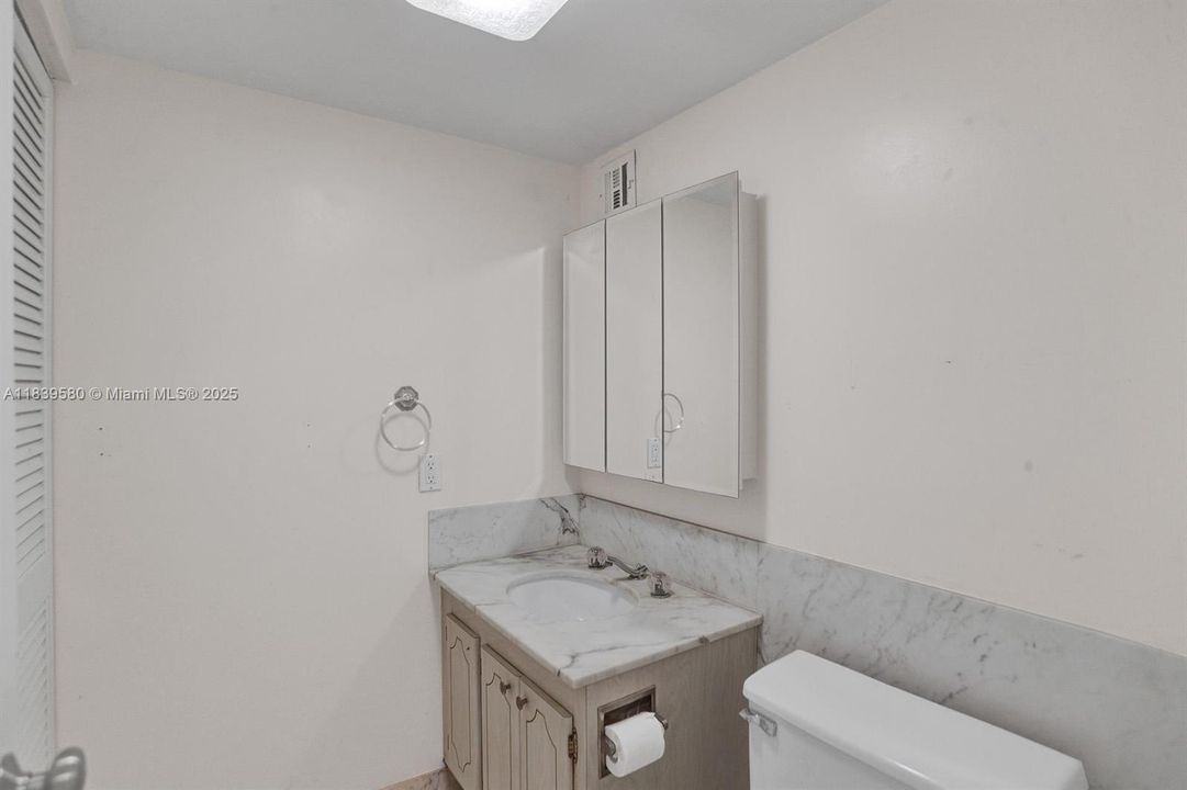 Vendido Recientemente: $879,000 (3 camas, 2 baños, 1600 Pies cuadrados)