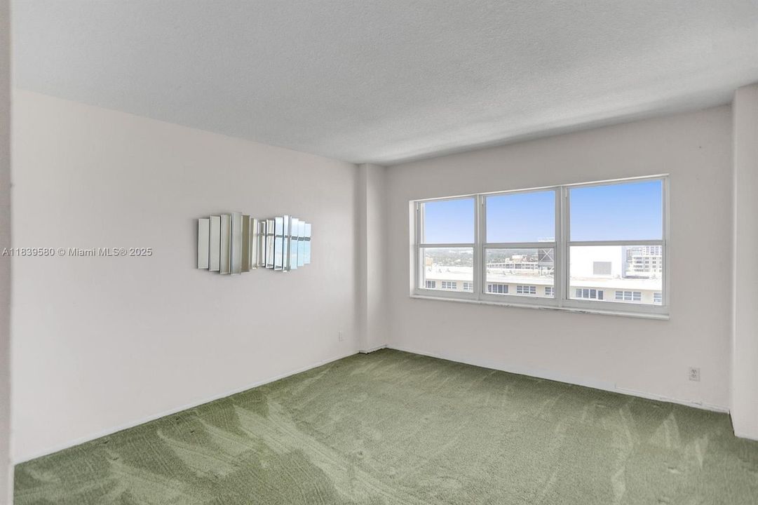 Vendido Recientemente: $879,000 (3 camas, 2 baños, 1600 Pies cuadrados)