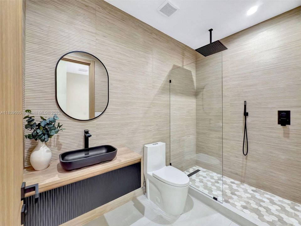 Недавно продано: $1,490,000 (3 спален, 2 ванн, 1722 Квадратных фут)