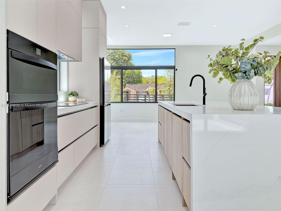 Недавно продано: $1,490,000 (3 спален, 2 ванн, 1722 Квадратных фут)