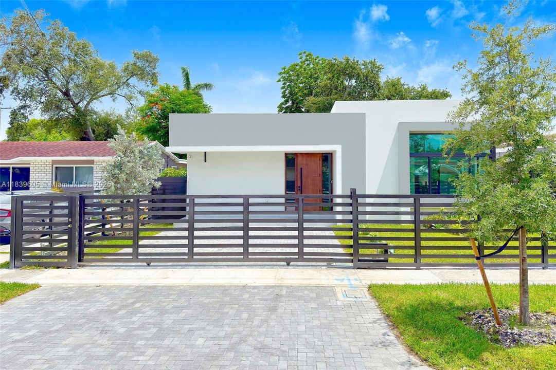 Недавно продано: $1,490,000 (3 спален, 2 ванн, 1722 Квадратных фут)