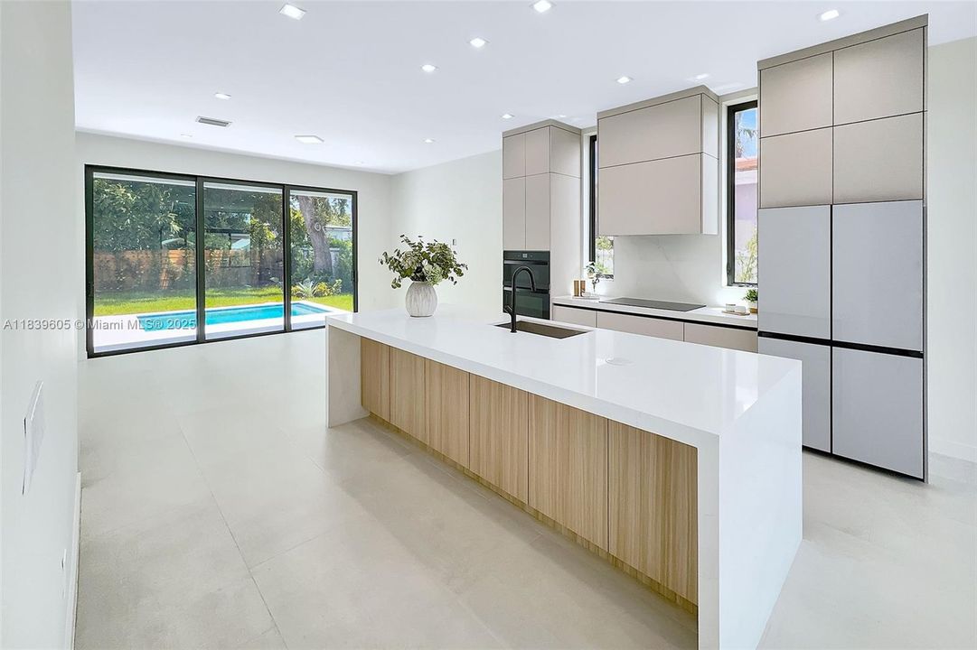 Недавно продано: $1,490,000 (3 спален, 2 ванн, 1722 Квадратных фут)