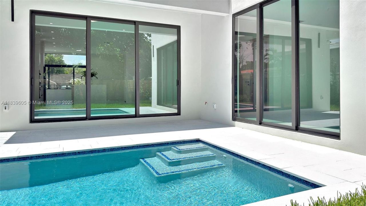 Недавно продано: $1,490,000 (3 спален, 2 ванн, 1722 Квадратных фут)