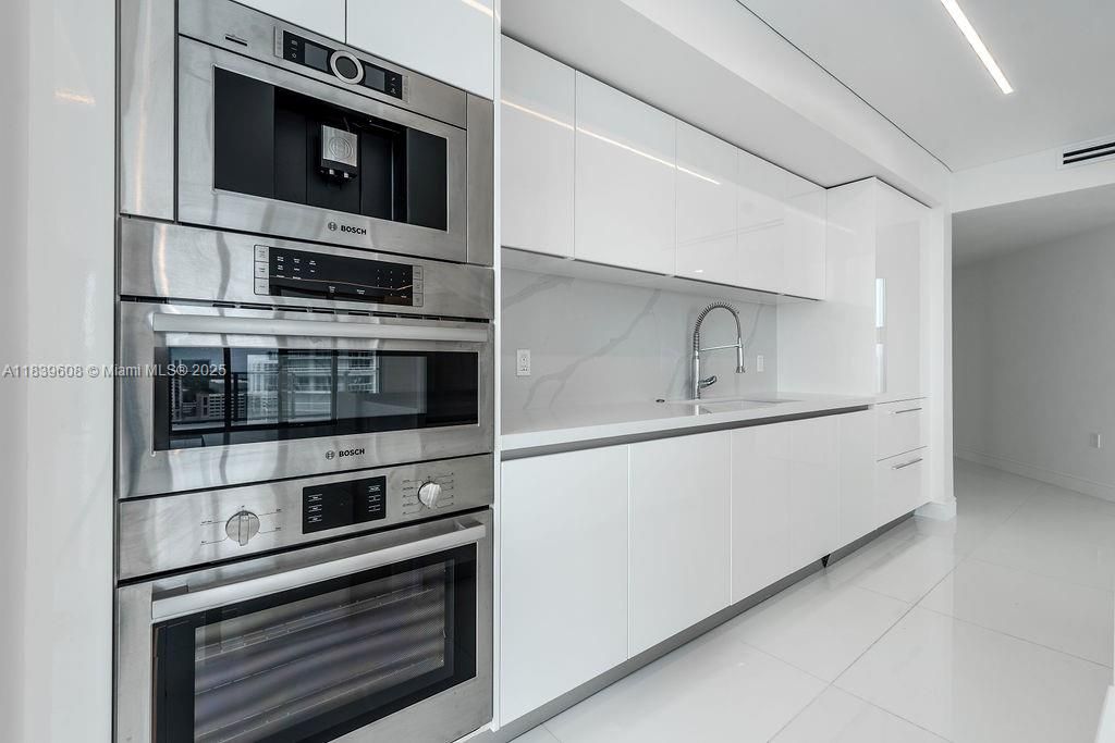 For Sale: $1,850,000 (3 beds, 3 baths, 1892 Square Feet)