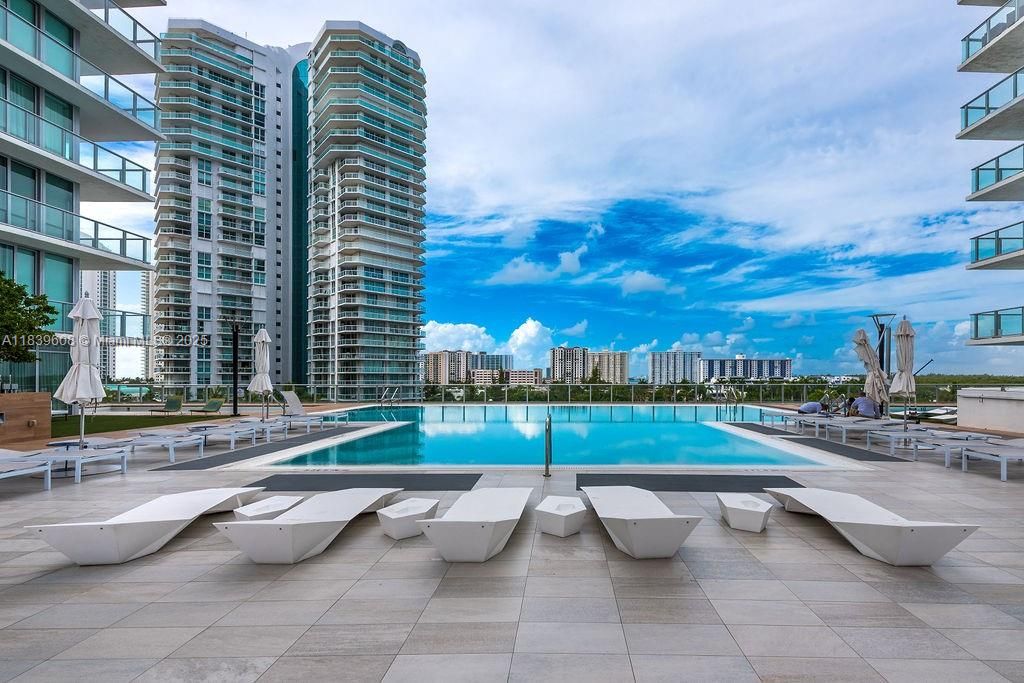 For Sale: $1,850,000 (3 beds, 3 baths, 1892 Square Feet)