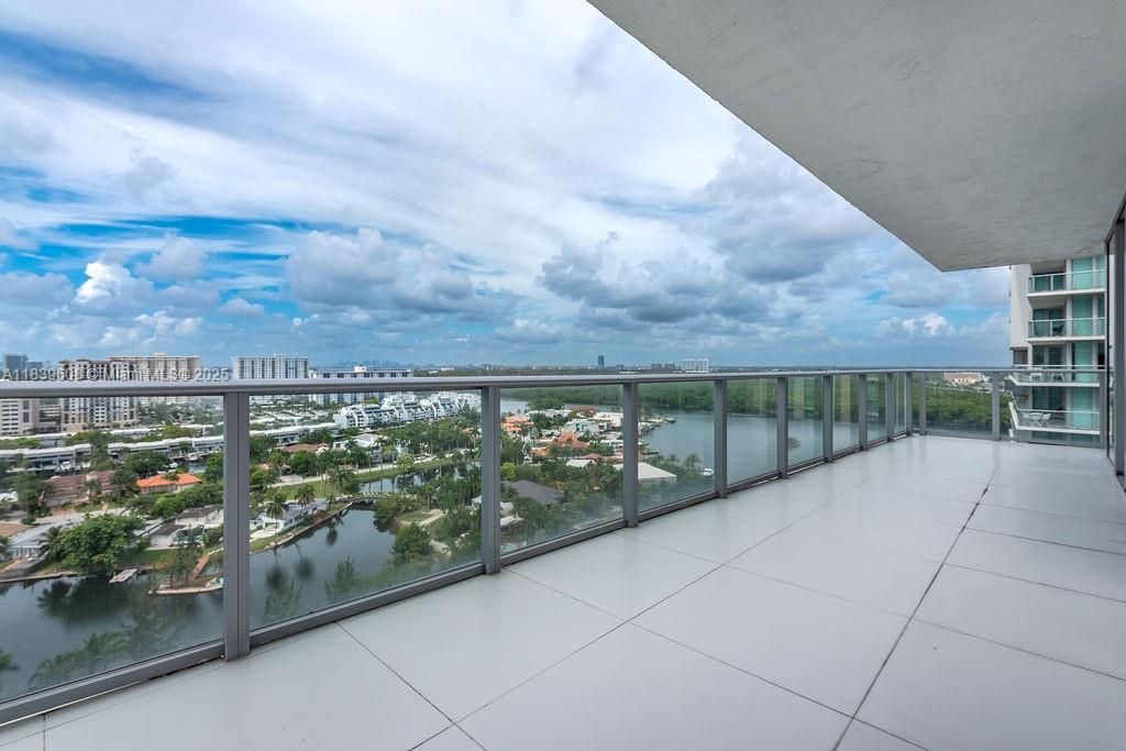 For Sale: $1,850,000 (3 beds, 3 baths, 1892 Square Feet)