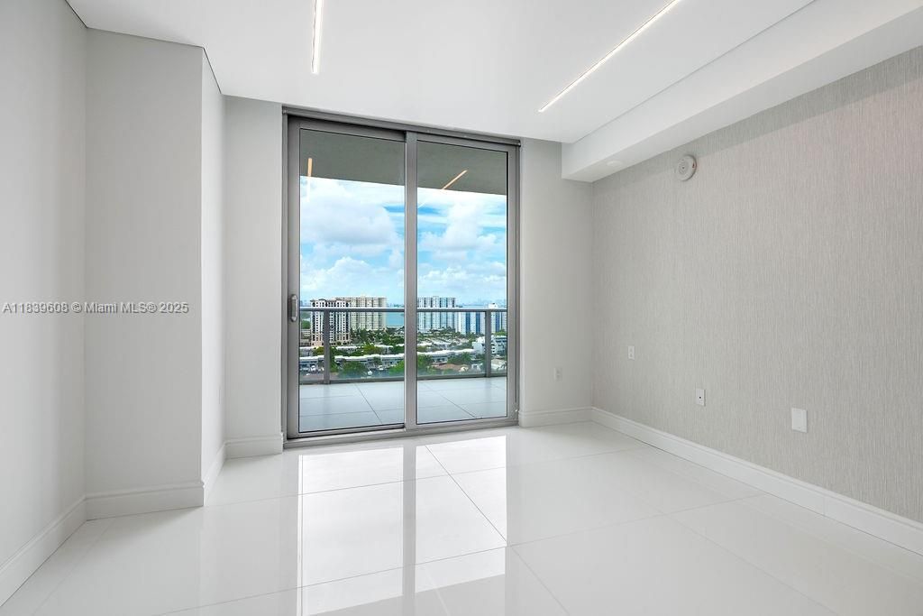 For Sale: $1,850,000 (3 beds, 3 baths, 1892 Square Feet)