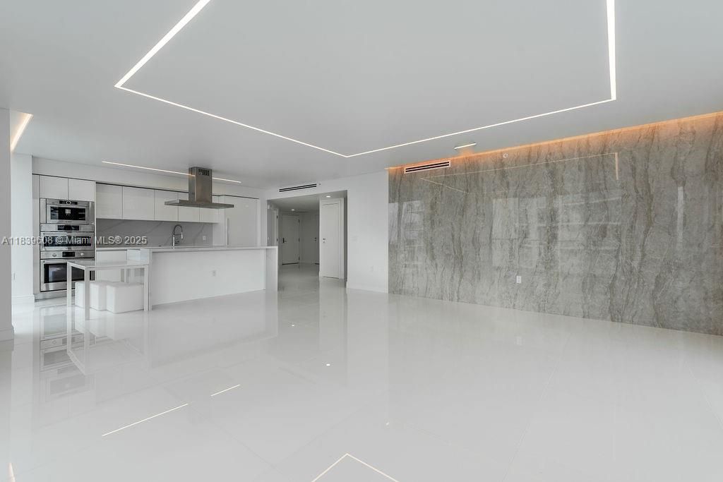 For Sale: $1,850,000 (3 beds, 3 baths, 1892 Square Feet)