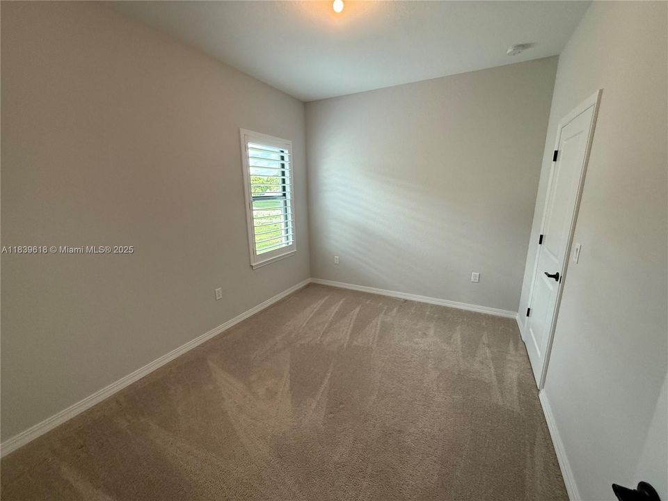 合同活跃: $5,500 (4 贝兹, 2 浴室, 2646 平方英尺)