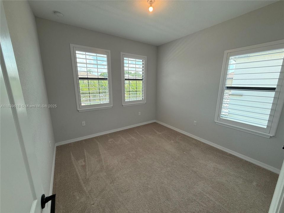 合同活跃: $5,500 (4 贝兹, 2 浴室, 2646 平方英尺)