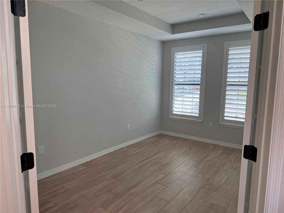 合同活跃: $5,500 (4 贝兹, 2 浴室, 2646 平方英尺)