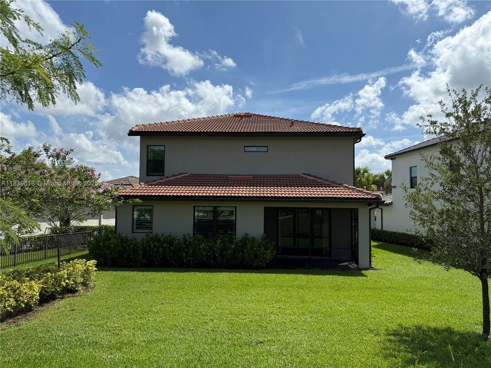 合同活跃: $5,500 (4 贝兹, 2 浴室, 2646 平方英尺)