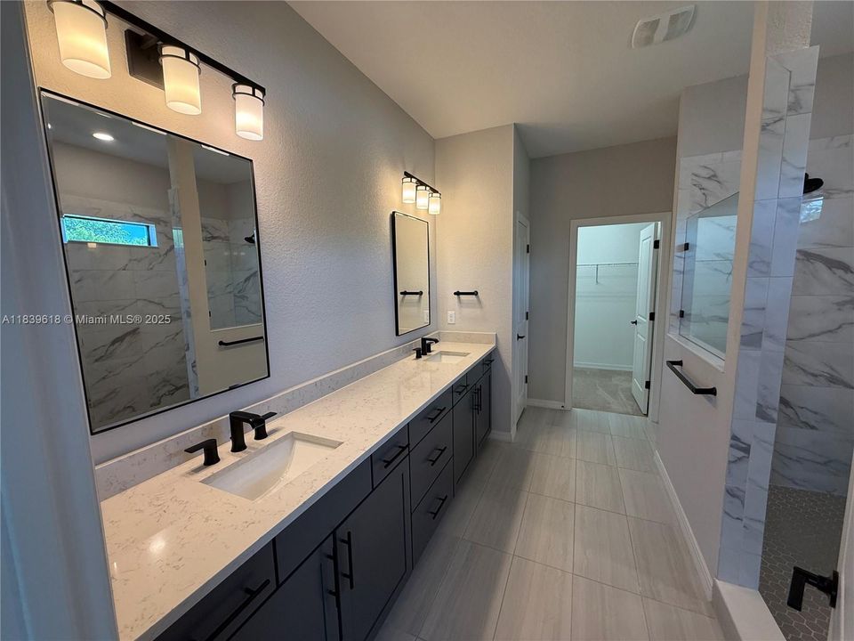 合同活跃: $5,500 (4 贝兹, 2 浴室, 2646 平方英尺)