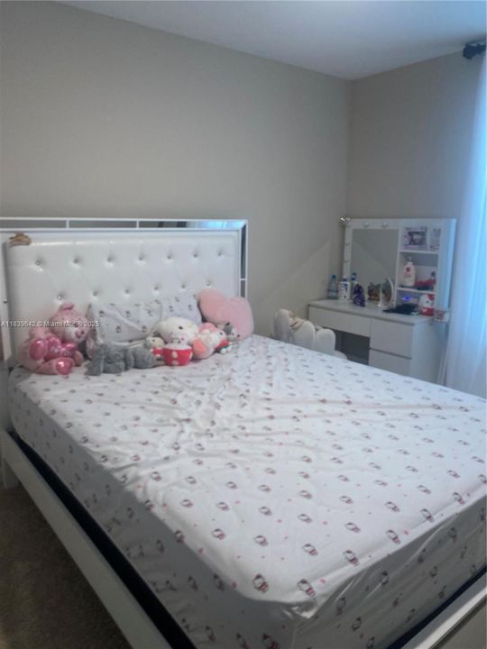 待售: $499,000 (5 贝兹, 3 浴室, 2800 平方英尺)