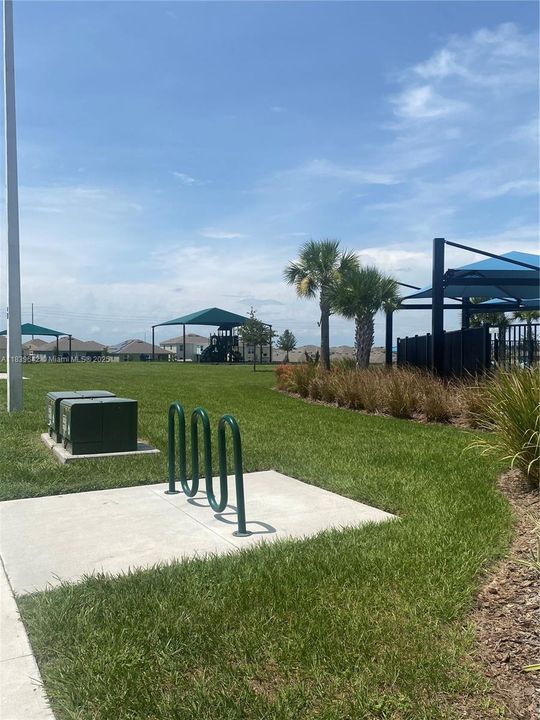 待售: $499,000 (5 贝兹, 3 浴室, 2800 平方英尺)