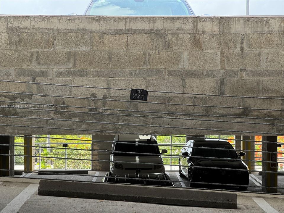 For Sale: $425,000 (2 beds, 2 baths, 1010 Square Feet)