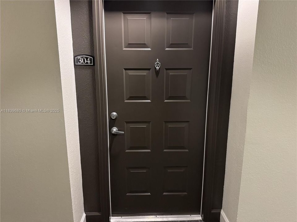 For Sale: $425,000 (2 beds, 2 baths, 1010 Square Feet)