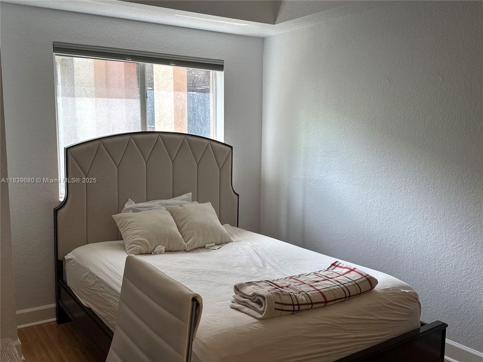 For Sale: $425,000 (2 beds, 2 baths, 1010 Square Feet)