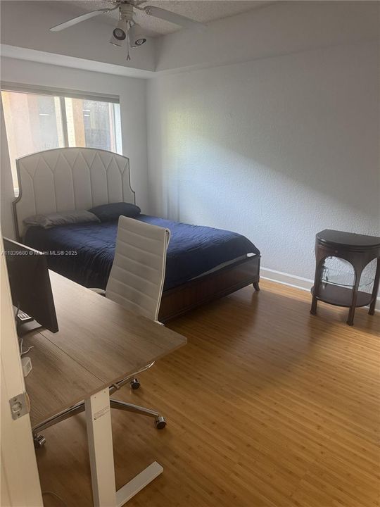 For Sale: $425,000 (2 beds, 2 baths, 1010 Square Feet)