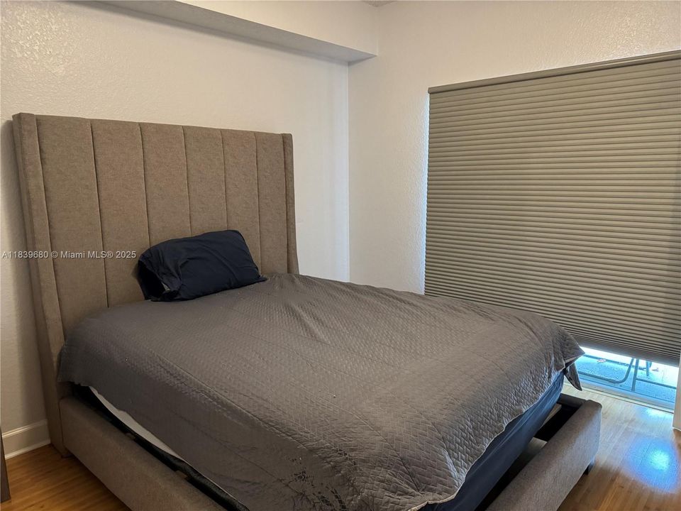 For Sale: $425,000 (2 beds, 2 baths, 1010 Square Feet)