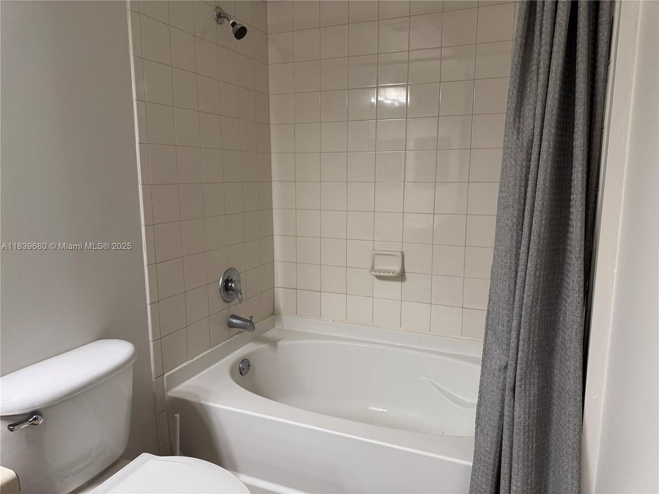 For Sale: $425,000 (2 beds, 2 baths, 1010 Square Feet)