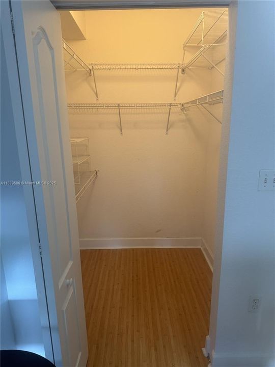 For Sale: $425,000 (2 beds, 2 baths, 1010 Square Feet)