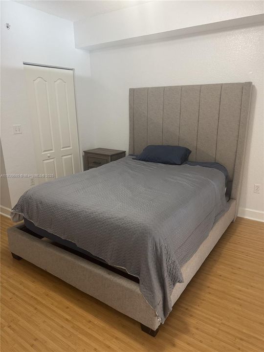 For Sale: $425,000 (2 beds, 2 baths, 1010 Square Feet)