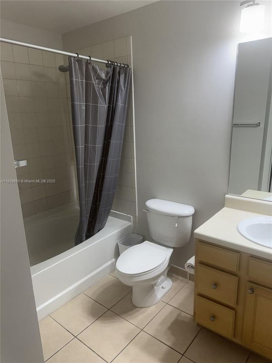 For Sale: $425,000 (2 beds, 2 baths, 1010 Square Feet)