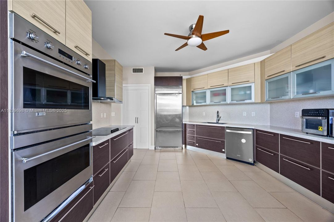 En Venta: $2,925,000 (3 camas, 2 baños, 2340 Pies cuadrados)