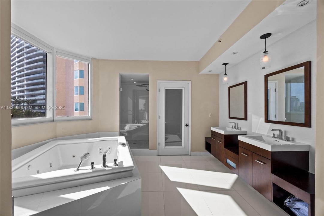En Venta: $2,925,000 (3 camas, 2 baños, 2340 Pies cuadrados)