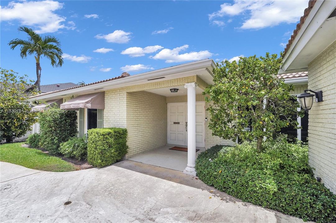 Recently Rented: $10,900 (4 beds, 3 baths, 2434 Square Feet)