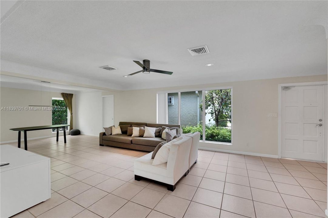 Recently Rented: $10,900 (4 beds, 3 baths, 2434 Square Feet)