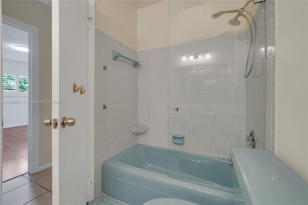 Recently Rented: $10,900 (4 beds, 3 baths, 2434 Square Feet)