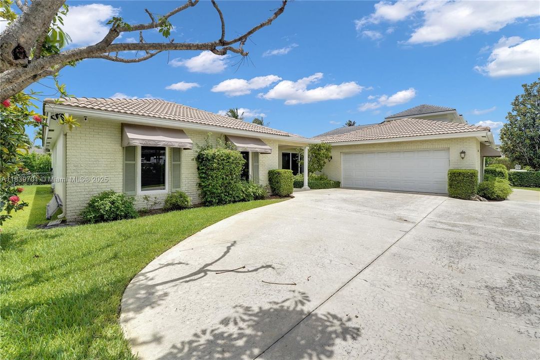 Recently Rented: $10,900 (4 beds, 3 baths, 2434 Square Feet)