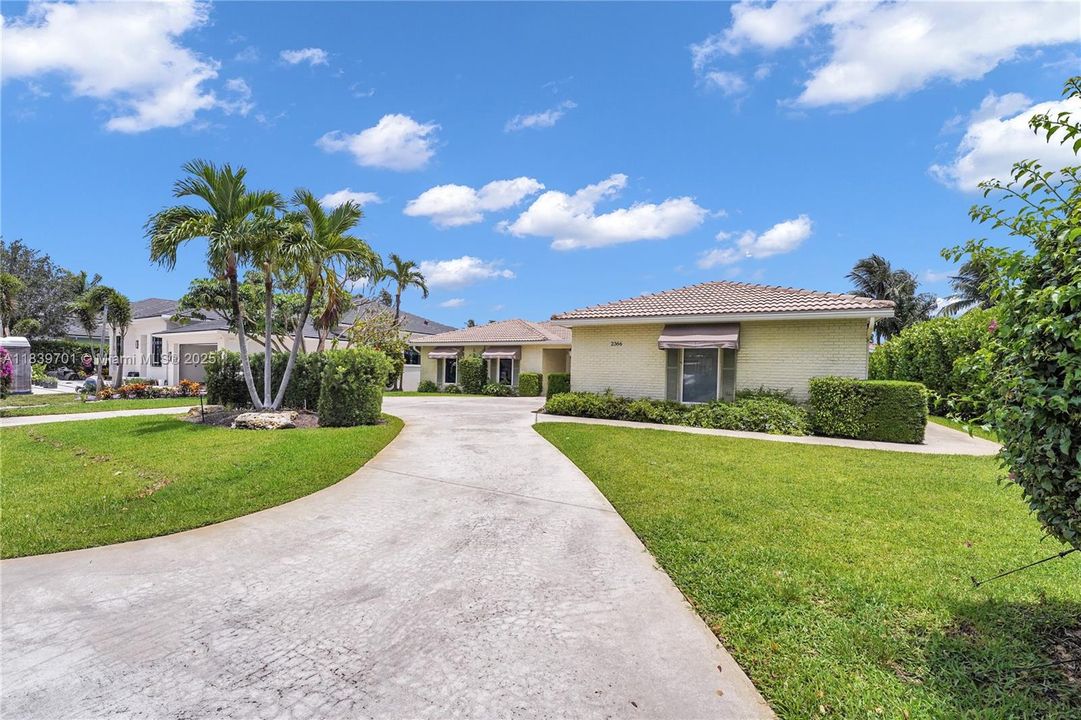 Recently Rented: $10,900 (4 beds, 3 baths, 2434 Square Feet)