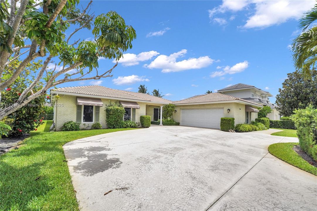 Recently Rented: $10,900 (4 beds, 3 baths, 2434 Square Feet)