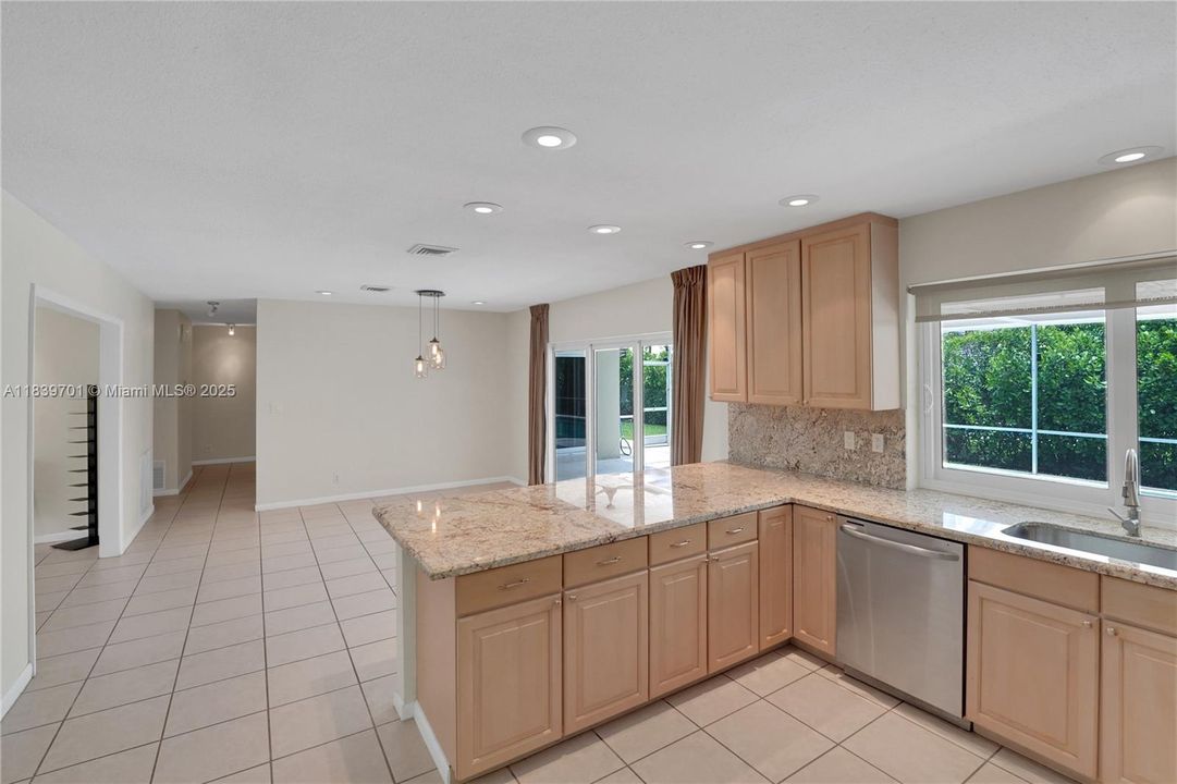 Recently Rented: $10,900 (4 beds, 3 baths, 2434 Square Feet)