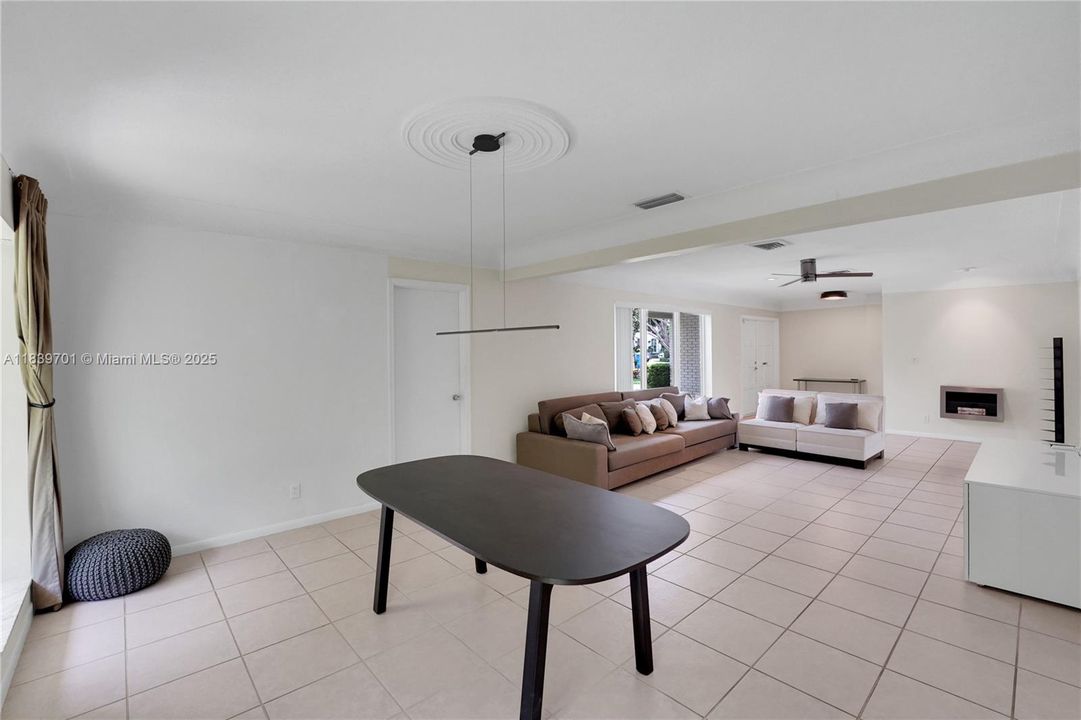 Recently Rented: $10,900 (4 beds, 3 baths, 2434 Square Feet)