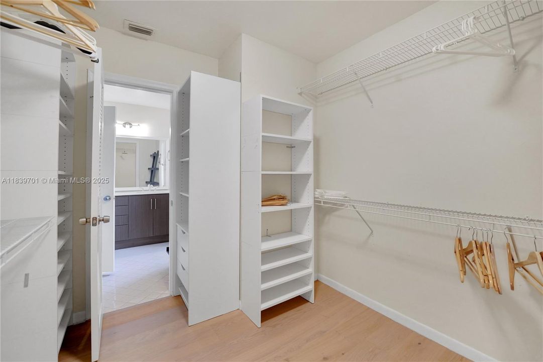 Recently Rented: $10,900 (4 beds, 3 baths, 2434 Square Feet)