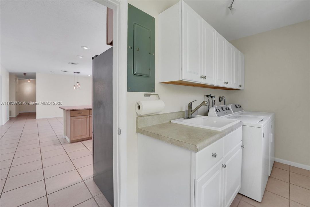 Recently Rented: $10,900 (4 beds, 3 baths, 2434 Square Feet)