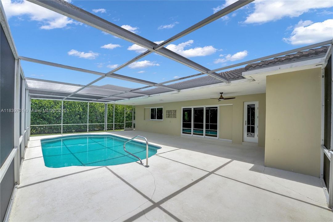 Recently Rented: $10,900 (4 beds, 3 baths, 2434 Square Feet)