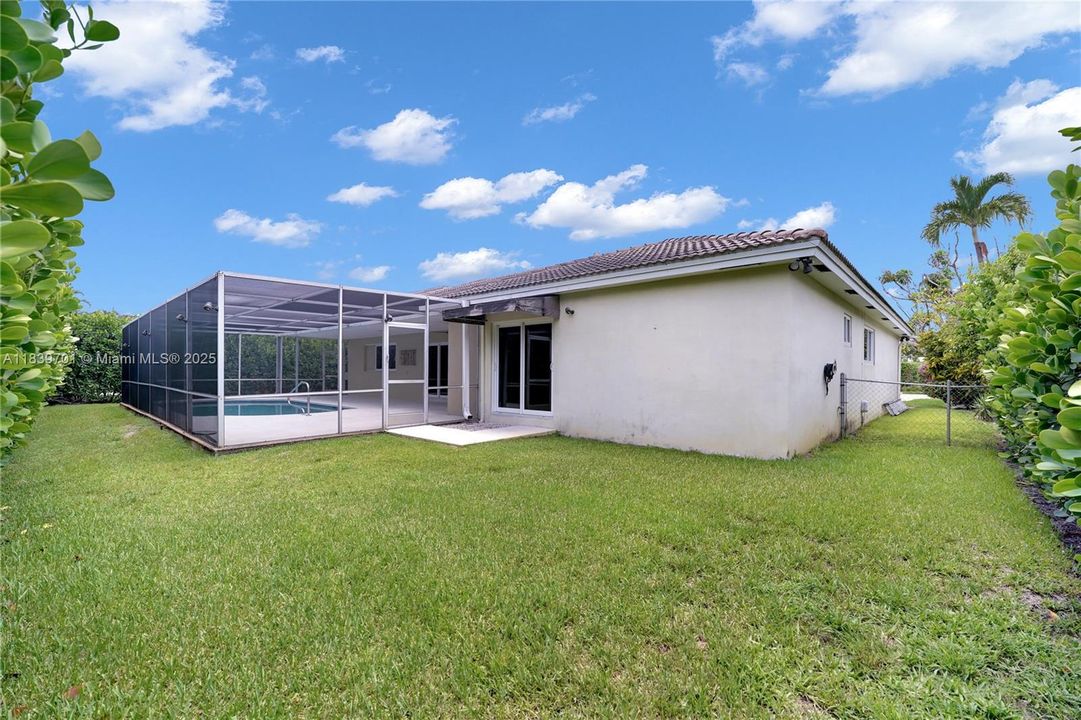 Recently Rented: $10,900 (4 beds, 3 baths, 2434 Square Feet)