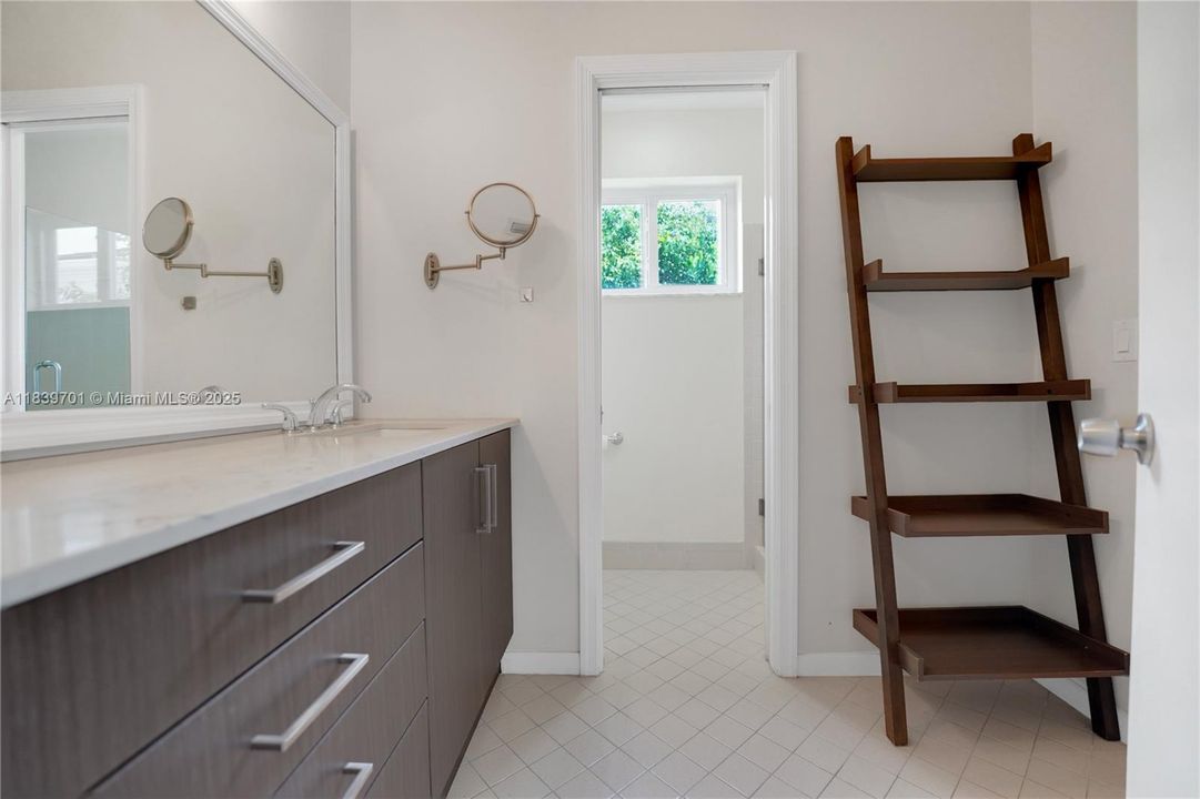 Recently Rented: $10,900 (4 beds, 3 baths, 2434 Square Feet)